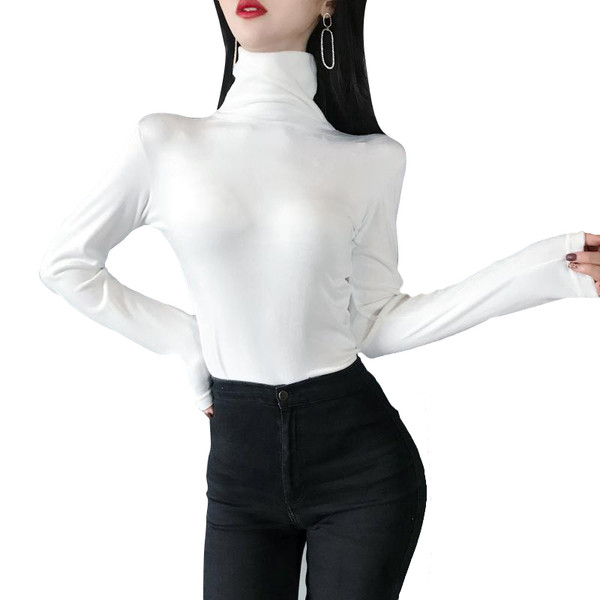 Női alkalmi blúz pólógallérral, fekete-fehér színben