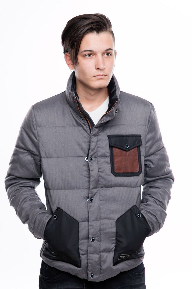 НОВ модел уникално мъжко яке в сив, син и черен цвят