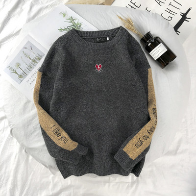 Alkalmi férfi pulóver hímzéssel és feliratokkal