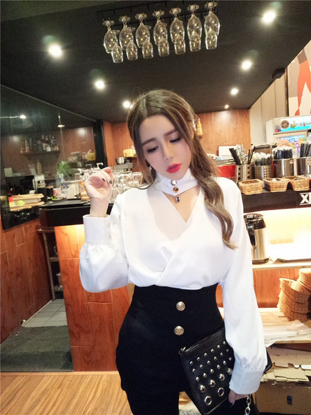 Stílusos női ing V-nyakú fehér és piros színben