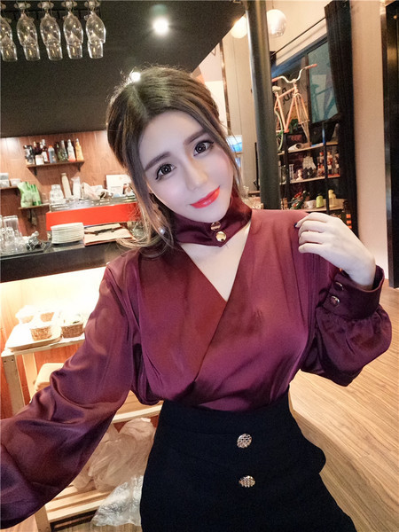 Stílusos női ing V-nyakú fehér és piros színben