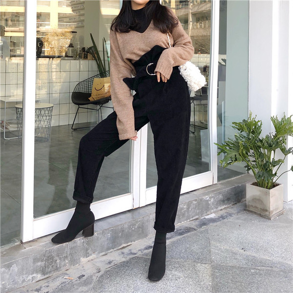 Модерен дамски панталон с висока талия и колан в черен цвят