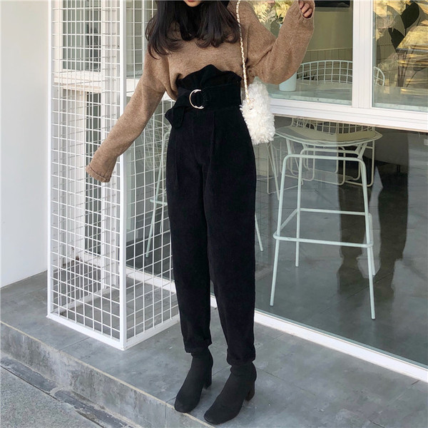 Модерен дамски панталон с висока талия и колан в черен цвят