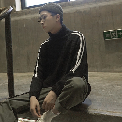 Egyszerű férfi pulóver magas gallérral, három színben