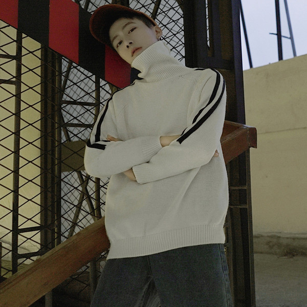 Egyszerű férfi pulóver magas gallérral, három színben