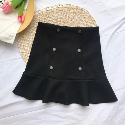 Modern női szoknya szabású modell gombokkal, két színben