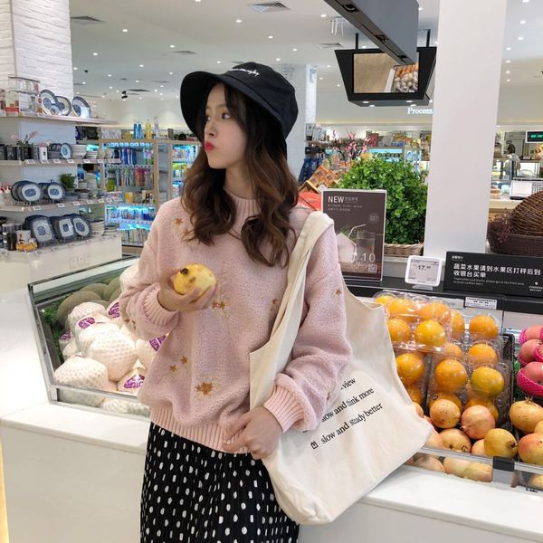 Plüss női pulóver három színben hímzéssel