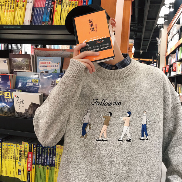 Aktuális férfi pulóver különböző színekben, hímzéssel