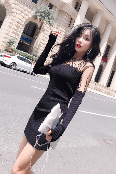 Κομψή κυρίες φόρεμα σε μαύρο με το πλέγμα στοιχείων