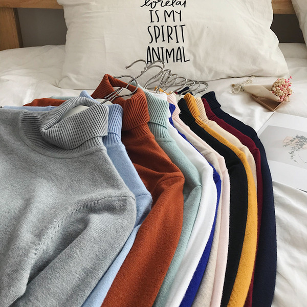 Alkalmi férfi sima pulóver magas gallérral, különböző színekben