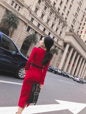Rochie lungă și elegantă de damă, în negru și roșu