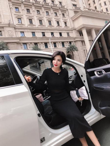 Rochie lungă și elegantă de damă, în negru și roșu
