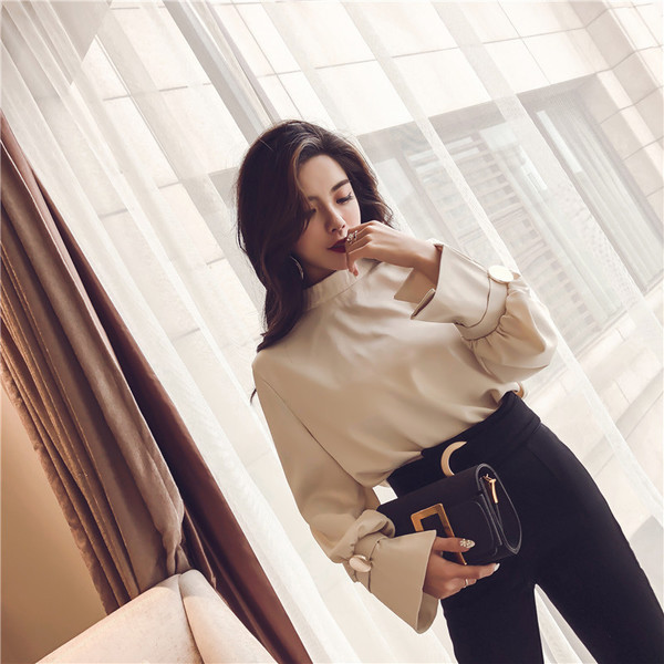 Stílusos női ing, ujján metán díszítéssel, két színben