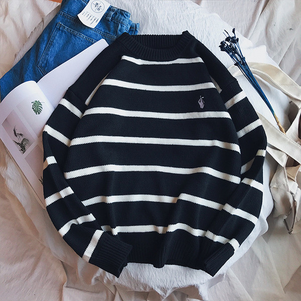 Férfi modern csíkos pulóver két színben hímzéssel