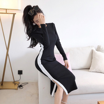 Modern női ruha nyakkivágással