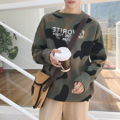 Σύγχρονη αρσενική καμουφλάζ πουλόβερ με επιγραφή