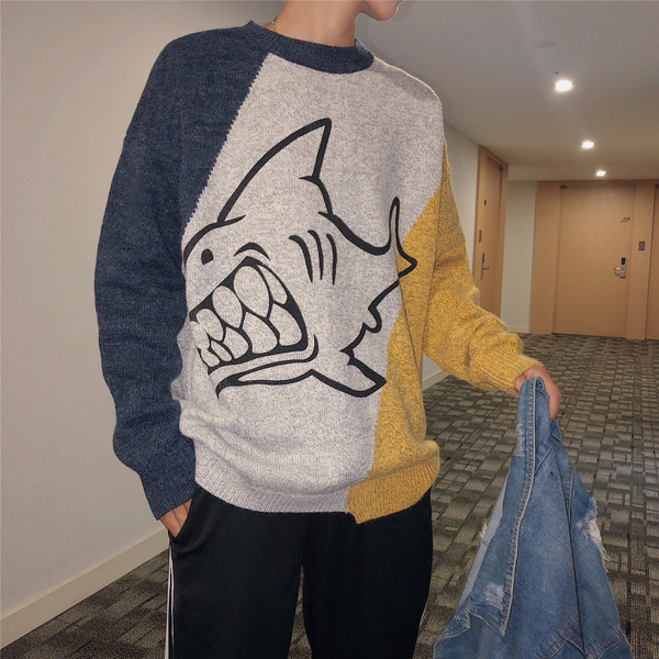 Pulover de ultimă generație pentru bărbați cu o imagine în culori irizate