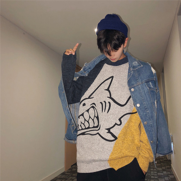 Pulover de ultimă generație pentru bărbați cu o imagine în culori irizate