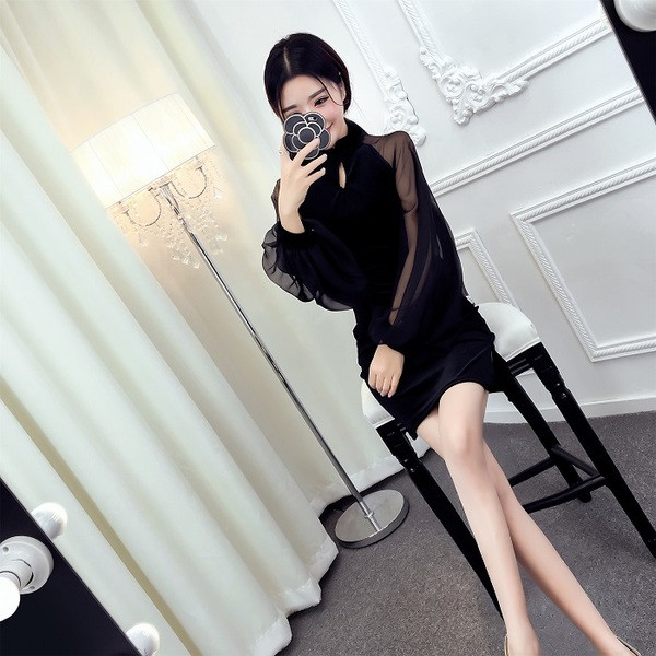 Női fekete ruha öko velúrból, érdekes ujjakkal