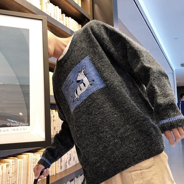 Modern, vastag férfi pulóver rátéttel, három színben