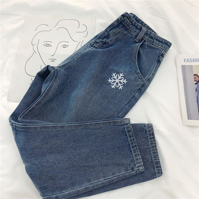 Modern női farmer kék hímzéssel