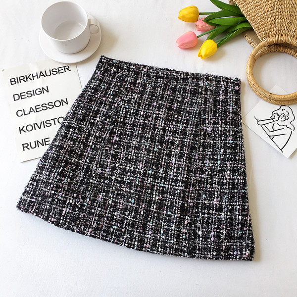 Fekete-fehér rövid női szoknya magas derékkal