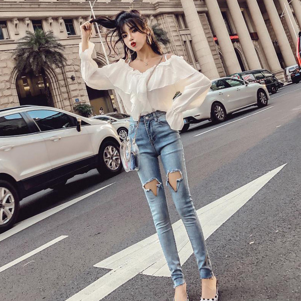 Modern női farmer szakadt motívumokkal