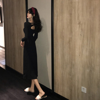 Модерна дамска рокля с дълъг ръкав и отворен гръб в черен цвят