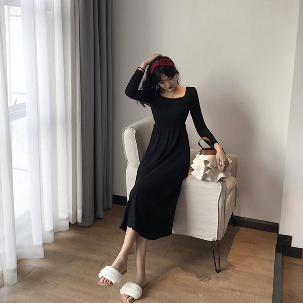 Модерна дамска рокля с дълъг ръкав и отворен гръб в черен цвят