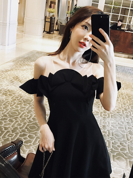 Elegáns női ruha fekete színben