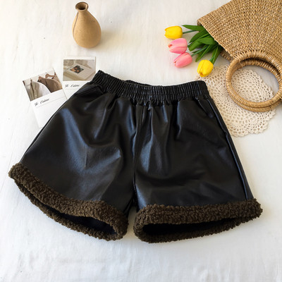 Műbőr rövidnadrág elasztikus derékkal és színes béléssel