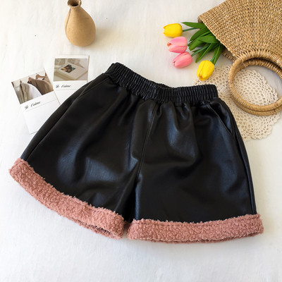 Műbőr rövidnadrág elasztikus derékkal és színes béléssel