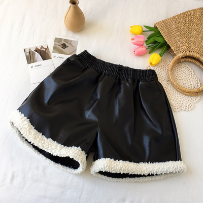 Műbőr rövidnadrág elasztikus derékkal és színes béléssel