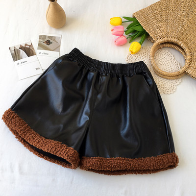 Műbőr rövidnadrág elasztikus derékkal és színes béléssel