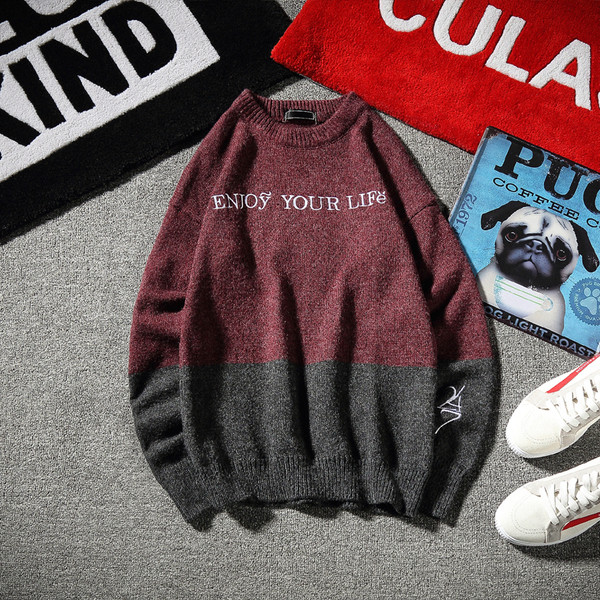 Modern férfi pulóver irizáló színű felirattal