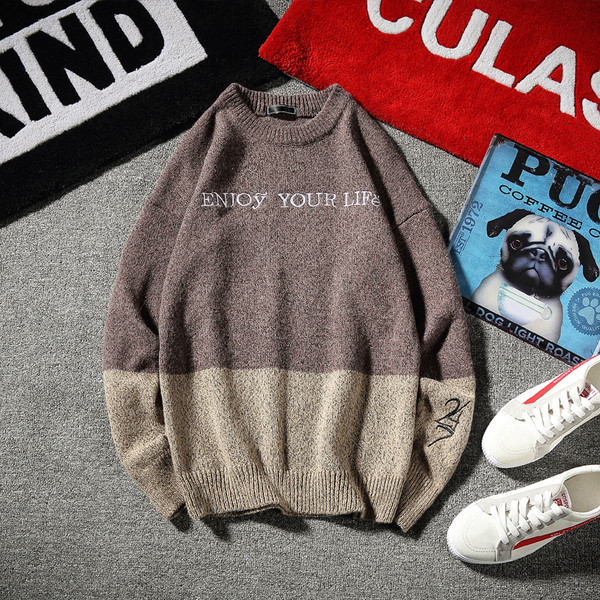 Modern férfi pulóver irizáló színű felirattal