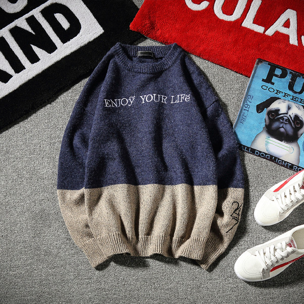 Modern férfi pulóver irizáló színű felirattal