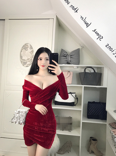 Stílusos női bársonyruha V-nyakú fekete és piros színben