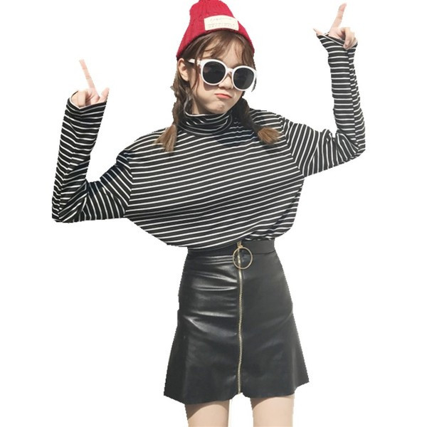 Modern női bőrszoknya fekete színű cipzárral