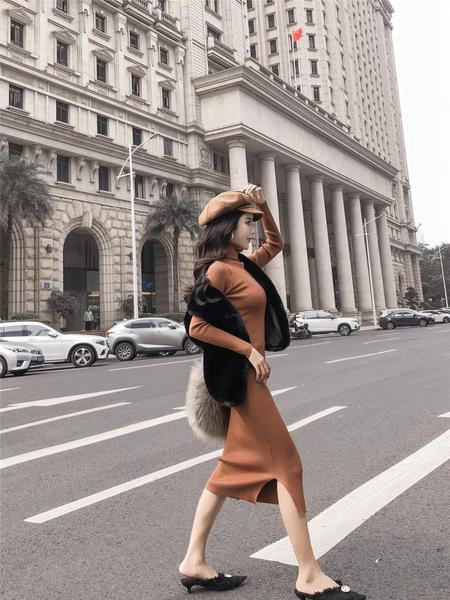 Modern női ruha pólógallérral, három színben