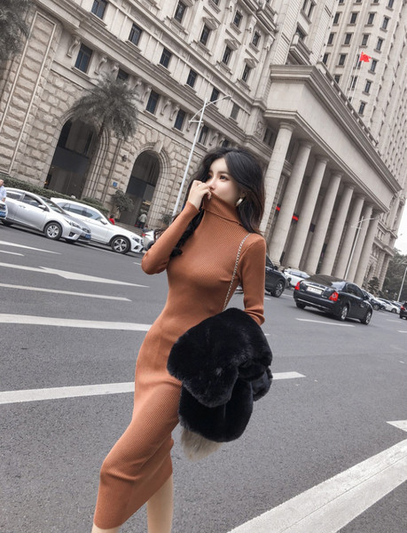 Modern női ruha pólógallérral, három színben