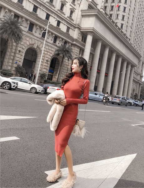 Modern női ruha pólógallérral, három színben