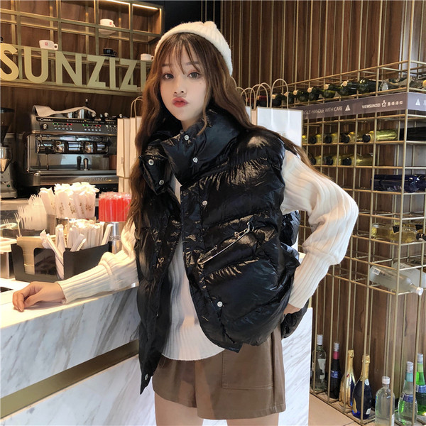 Modern női mellény zsebekkel és fém díszítéssel három színben