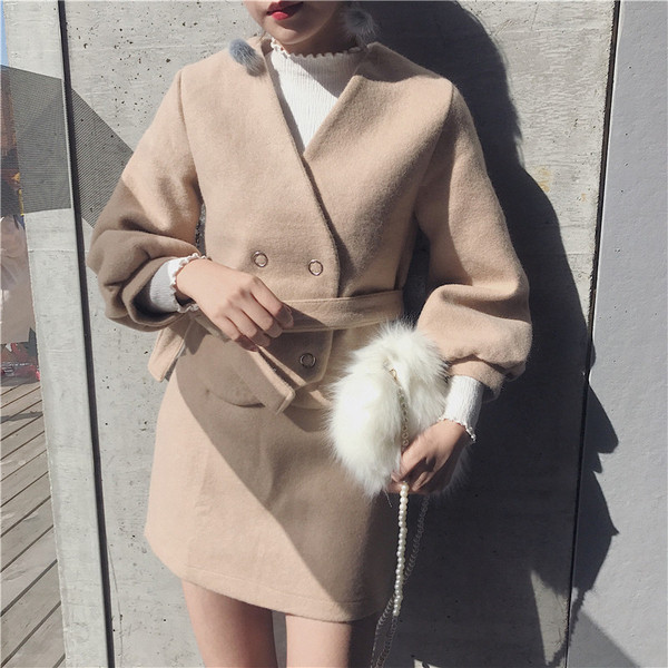 Stílusos női szett barna színben, két részből - szoknya és kabát