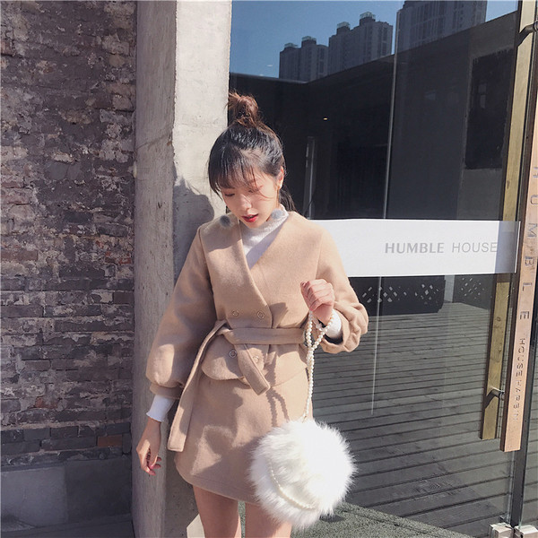 Stílusos női szett barna színben, két részből - szoknya és kabát