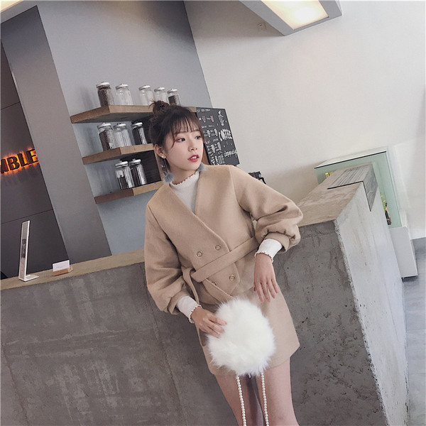 Stílusos női szett barna színben, két részből - szoknya és kabát