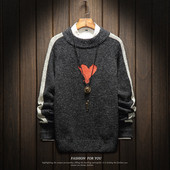 Modern férfi pulóver rátéttel és oldalszalagokkal