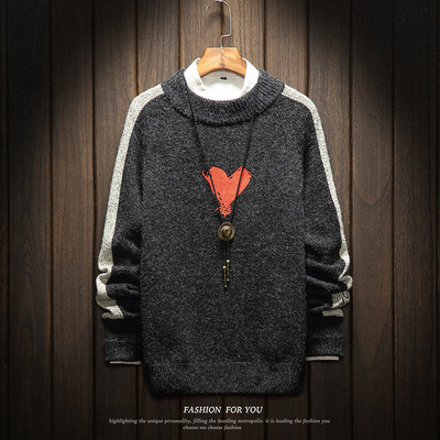 Modern férfi pulóver rátéttel és oldalszalagokkal