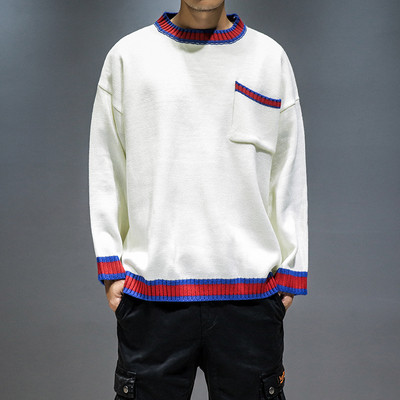 Ежедневен мъжки пуловер в бял цвят с цветни ленти