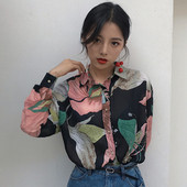 Fekete színű, virágmintás női ing